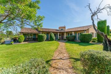 Location de vacances pour 6 personnes, avec jardin à Eygalières