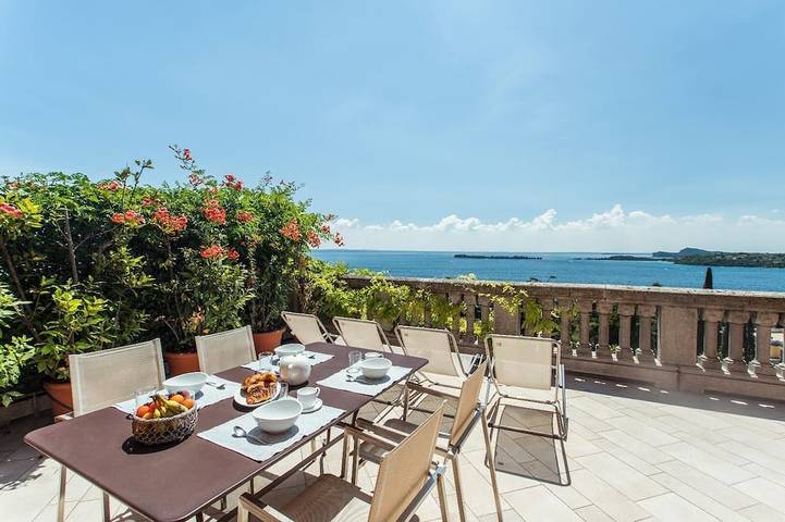 Ferienwohnung für 6 Personen, mit Terrasse in Gardone Riviera