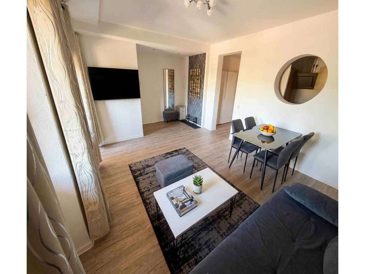 Ganze Wohnung, Moderne Ferienwohnung mit Balkon in Pirna in Pirna, Elbsandsteingebirge