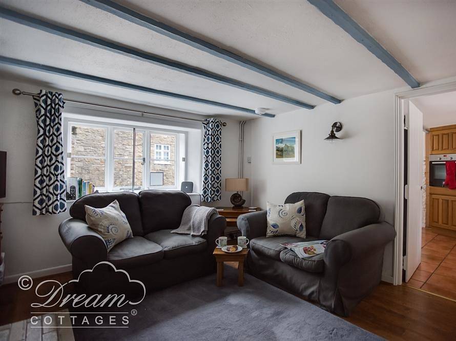 Lilac Cottage in Burton Bradstock, Dorset