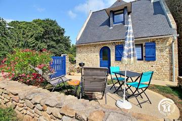 Gîte pour 2 personnes, avec jardin à Merlevenez