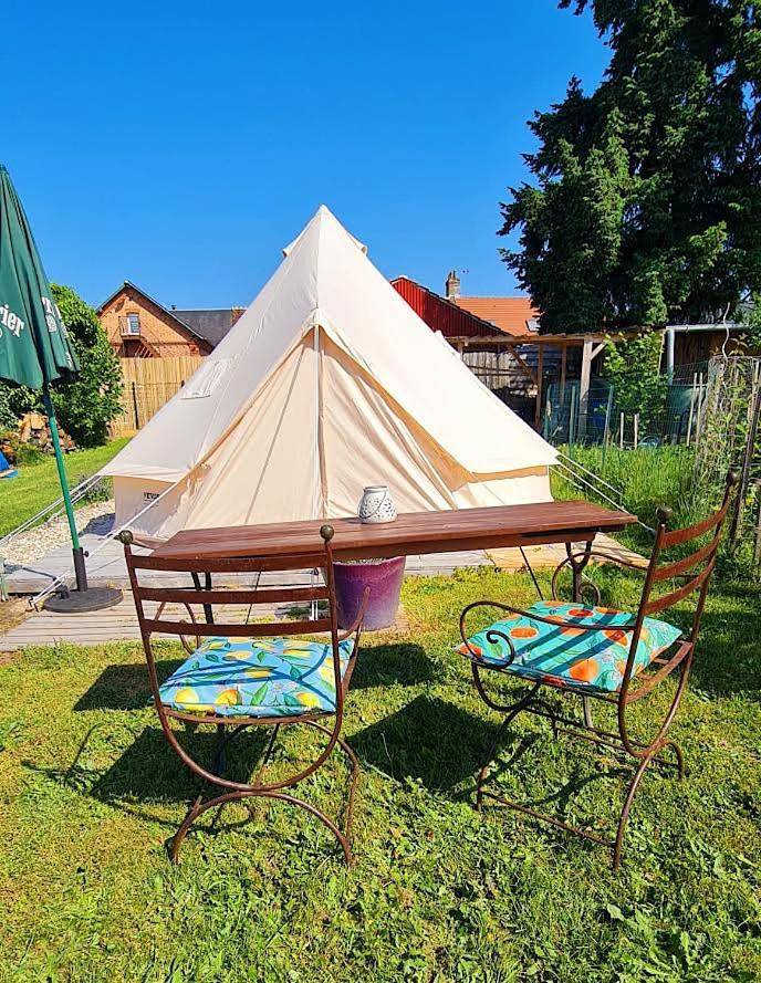 Location de vacances pour 2 personnes, avec piscine ainsi que terrasse et jardin à Nouan-le-Fuzelier - 3