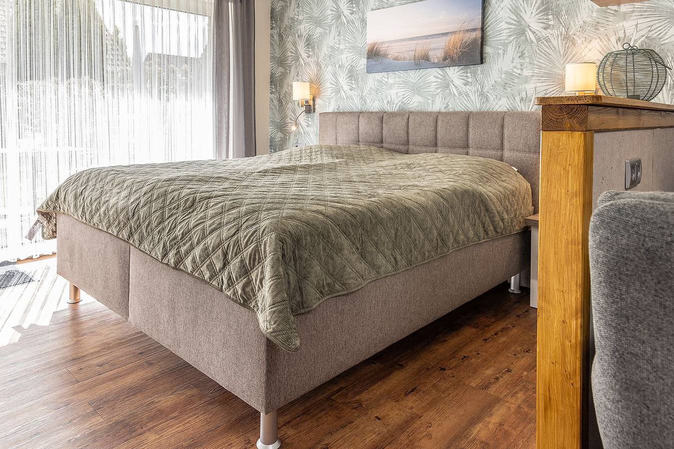 Ganze Wohnung, Attraktiv, komfortabel, nah am Meer: Frisch renoviertes 1-Zimmer-Appartement in strandnaher Lage. Geschmackvoll eingerichtet mit Doppelbett, moderner Küchenzeile und Terrasse mit Elektrogrill. in Carolinensiel-Harlesiel, Wittmund