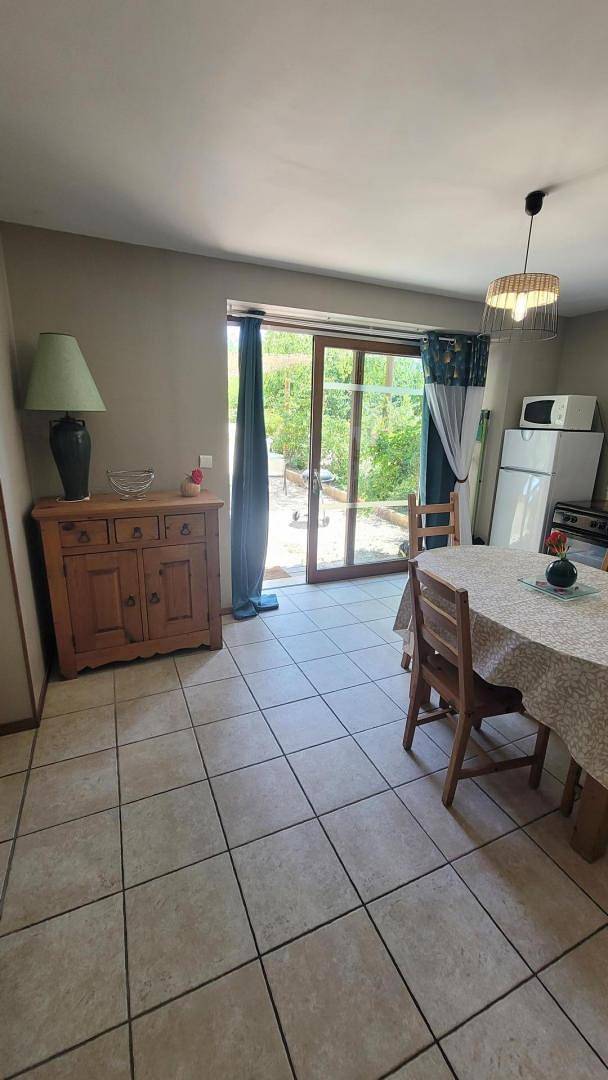 Gîte pour 3 personnes, avec terrasse et jardin ainsi que jacuzzi et sauna dans Saint-Genix-les-Villages - 4