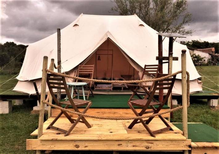 Tente pour 5 personnes, avec Terrasse et Jardin ainsi que Piscine et Vue en Charente