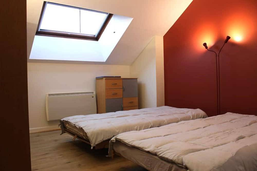 Appartement entier, Appartement spacieux avec magnifique vue et terrasse, au 1er étage d une villa. in Embrun, Parc national des Écrins