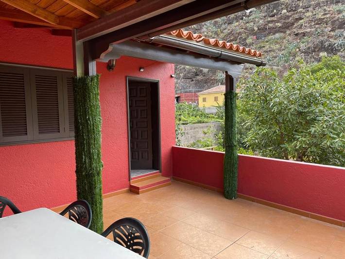 Chalet para 5 personas, con vistas además de jardín y piscina en La Gomera - 2