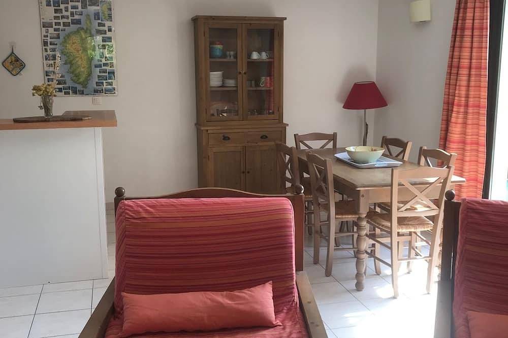 Appartement entier, Appartement 6/8 personnes, avec terrasse et jardin à 600 m de la plage de Lozari in Palasca, Région de Calvi