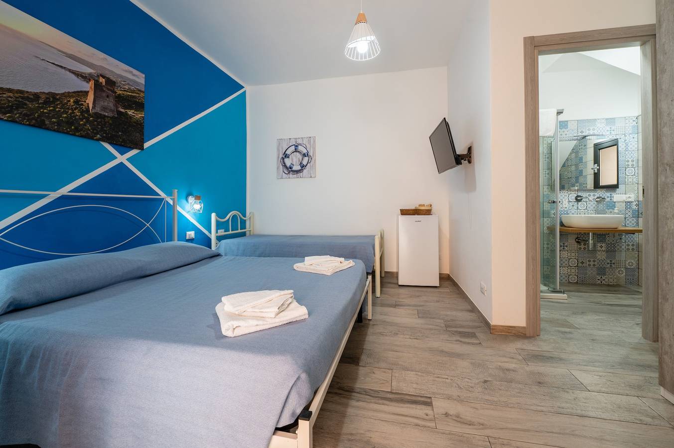 'Perla Marina - Torre Monterosso' Room with Balcony, Wi-Fi, Air Conditioning & Shared Kitchen in Realmonte, Agrigento Province