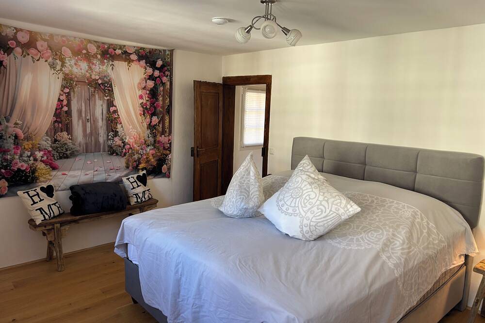 Ganze Wohnung, Ferienwohnung/Haus mit 2 Schlafzimmer im Historischen Vierkanthof in Mechernich, Naturpark Hohes Venn-Eifel
