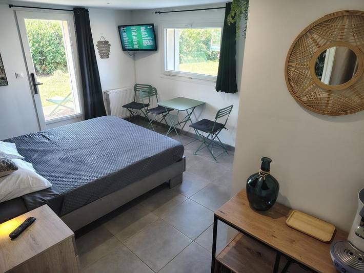 Chambre d’hôte pour 3 personnes, avec jacuzzi ainsi que terrasse et jardin dans la Loire - 3