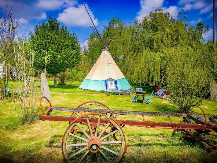 Gîte pour 4 personnes, avec Jacuzzi et Terrasse ainsi que Jardin et Piscine à Livry
