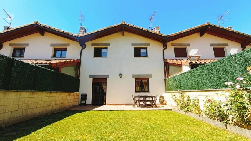 Chalet para 7 personas, con jardín y jacuzzi en Navarra