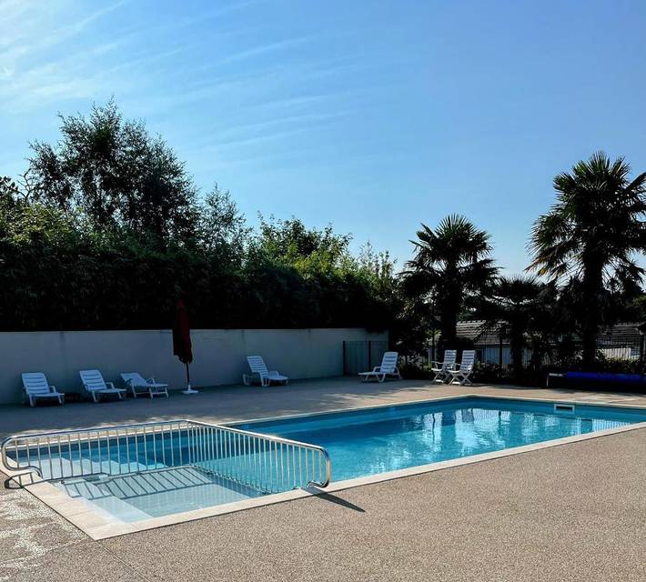 Chalet pour 4 personnes, avec Terrasse ainsi que Jardin et Piscine