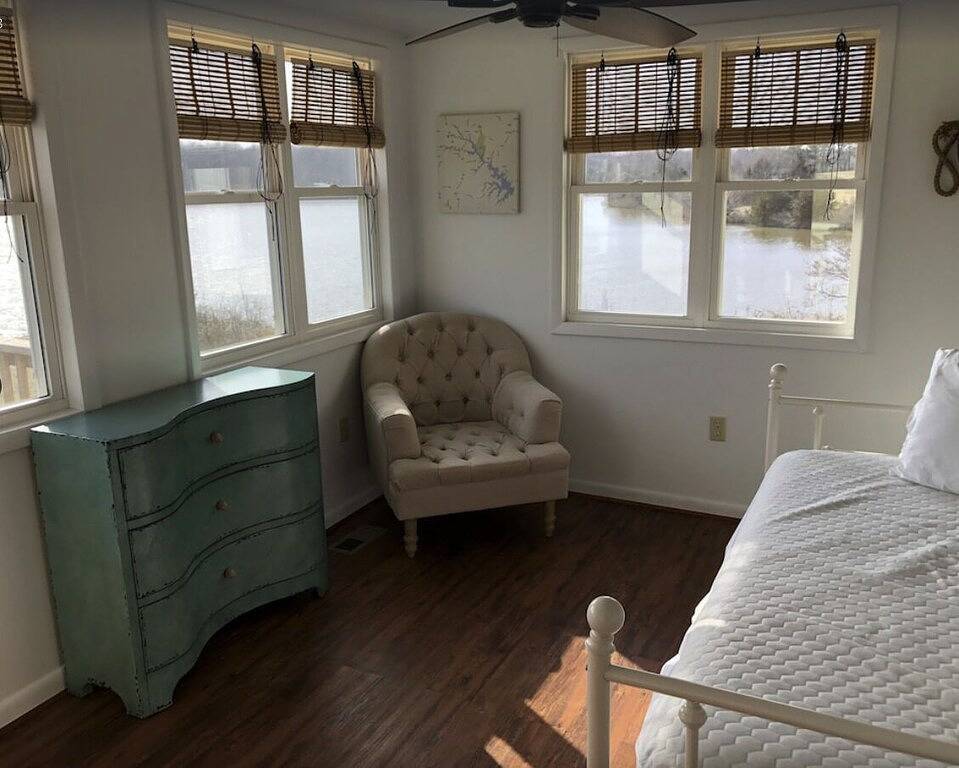 Whippoorwill Cottage - Dock, Fire Pit, Boat Launch, Spectacular Views in Lake Anna