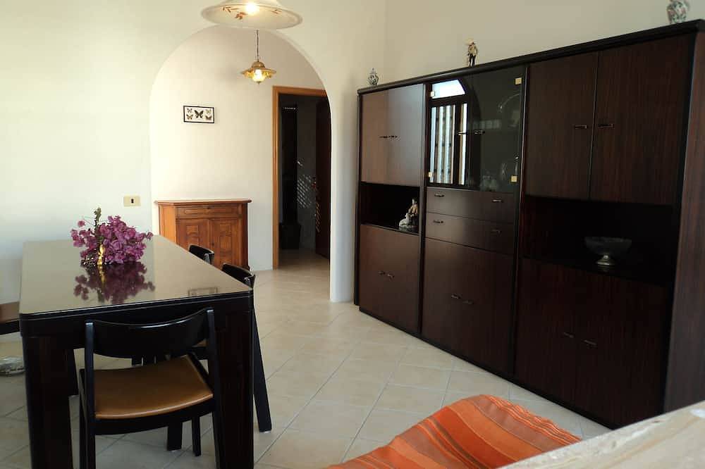 Geheel appartement, Comfortabel appartement in de buurt van de zee in La Caletta, Siniscola