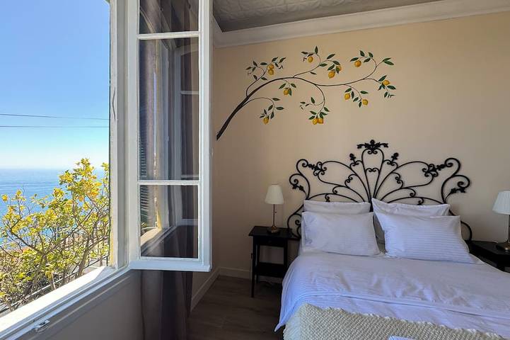 Villa de campagne qui surplombe Monaco et la mer in Cap-d'Ail, Côte méditerranéenne (France)