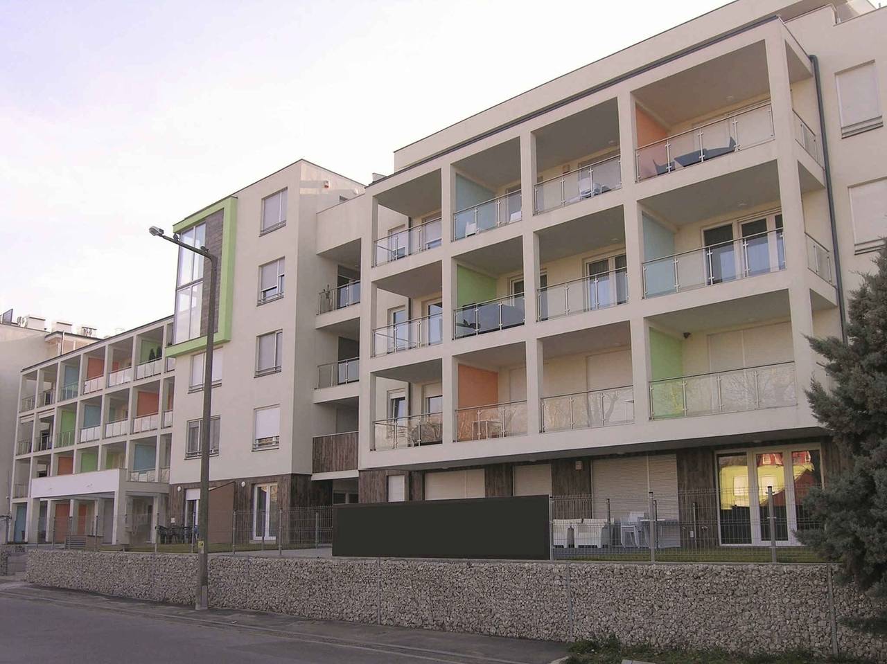 Ganzes Studio, Studio mit gemeinsamer Pool und Sonnenterasse  in Balatonlelle, Plattensee Südufer