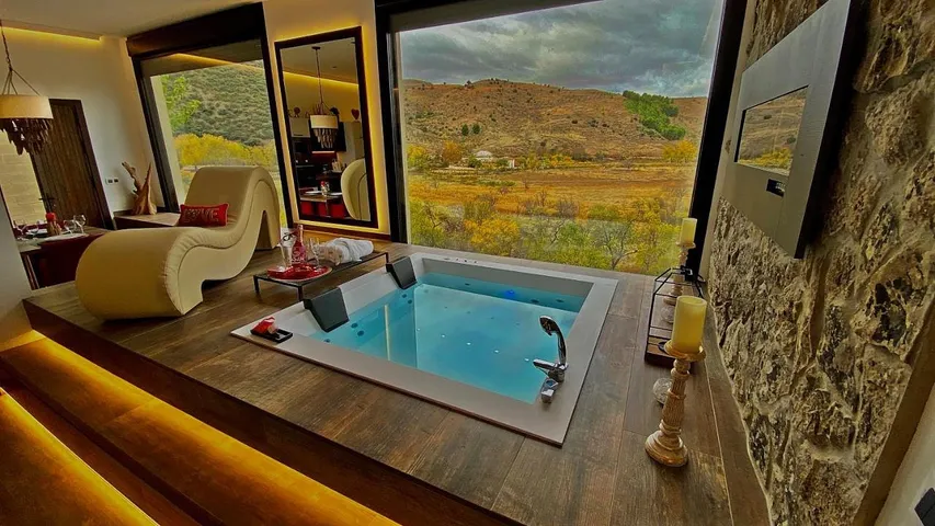 Holiday home for 2 people, with garden and hot tub, child-friendly - 1