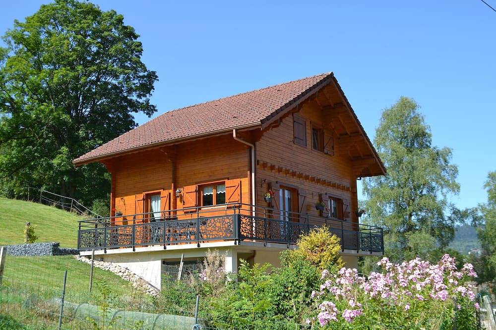 Chalet individuel ***  au calme et situé à 400 m du centre-ville de Gérardmer in Gérardmer, Parc naturel régional des Ballons des Vosges