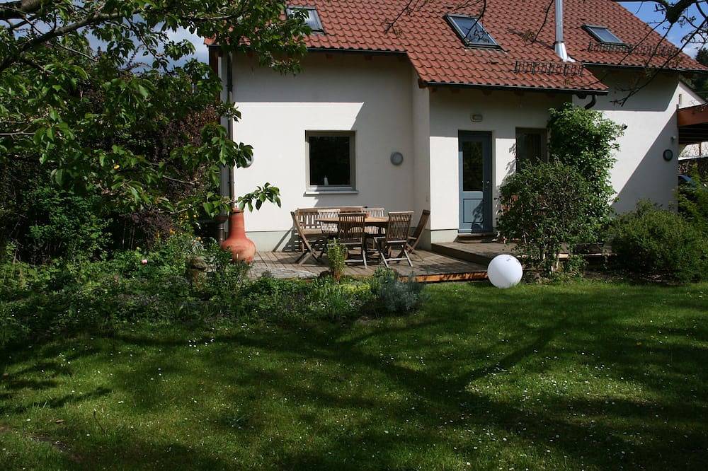 Freistehendes, komfortabel eingerichtetes Ferienhaus  mit herrlichem Garten in Gohrisch, Elbsandsteingebirge