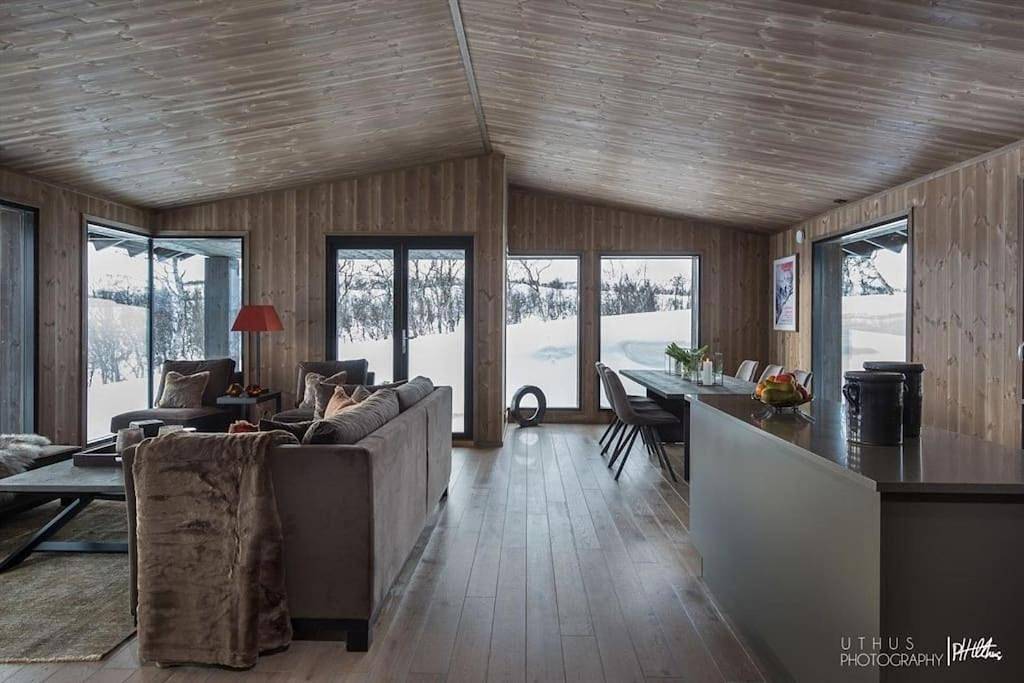 Nydelig og Moderne hytte på Kikut Geilo - 6 senger, 4 soverom og jacuzzi in Geilo, Hol