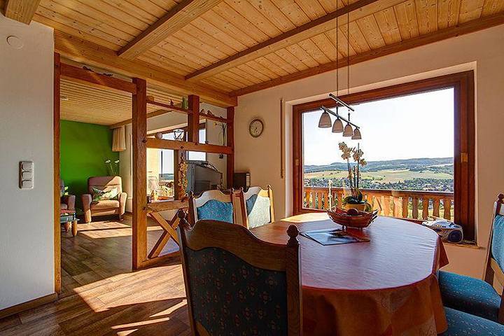 Ferienwohnung für 4 Personen, mit Balkon und Terrasse sowie Garten und Sauna