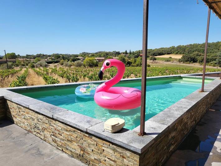 Location de vacances pour 8 personnes, avec Terrasse et Jardin ainsi que Piscine et Vue à Massillargues-Attuech
