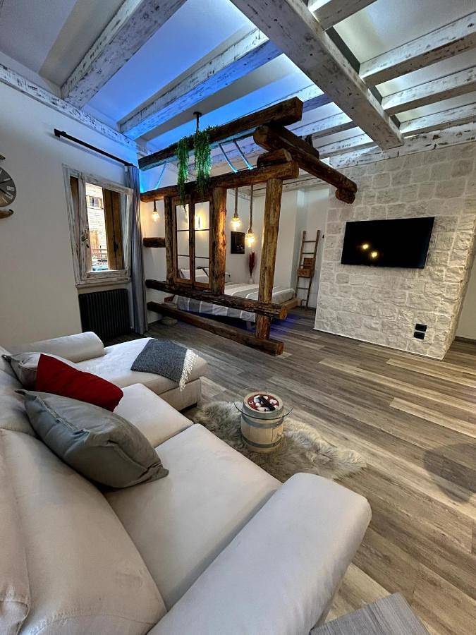 Location de vacances pour 2 personnes, avec jacuzzi ainsi que sauna et terrasse à Enego - 2