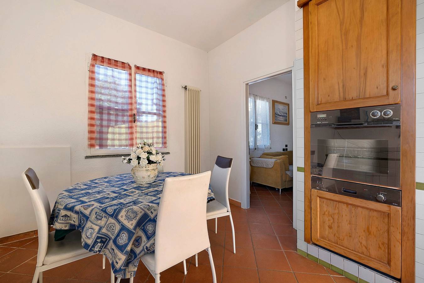 Appartamento intero, Appartamento 'Home Charlene' con giardino e Wi-Fi in Albenga, Riviera di Ponente