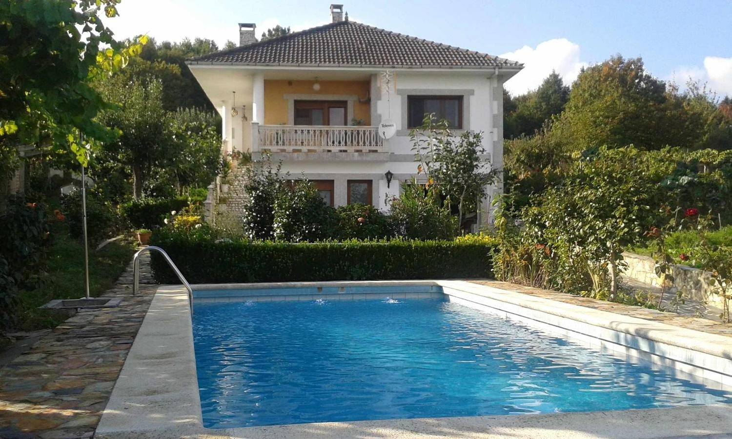 Villa avec piscine privée, vue sur la montagne et Wi-Fi à Pantón, Ribeira Sacra in Pantón, Province de Lugo