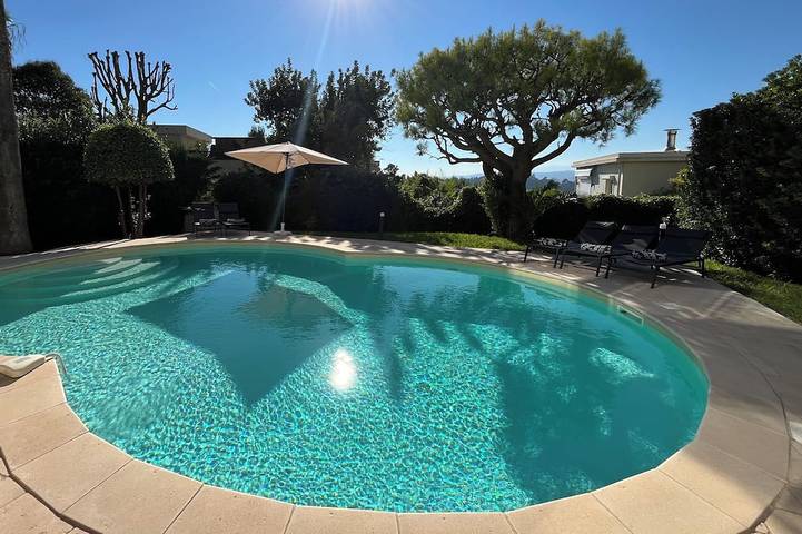 Villa for 8 people, with garden and terrace, with pets in Nice (France)