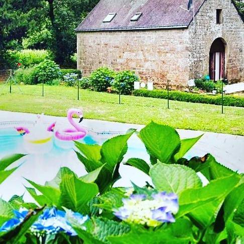 Location de vacances pour 6 personnes, avec Terrasse et Jardin ainsi que Bassin pour enfant et Piscine à Langoëlan