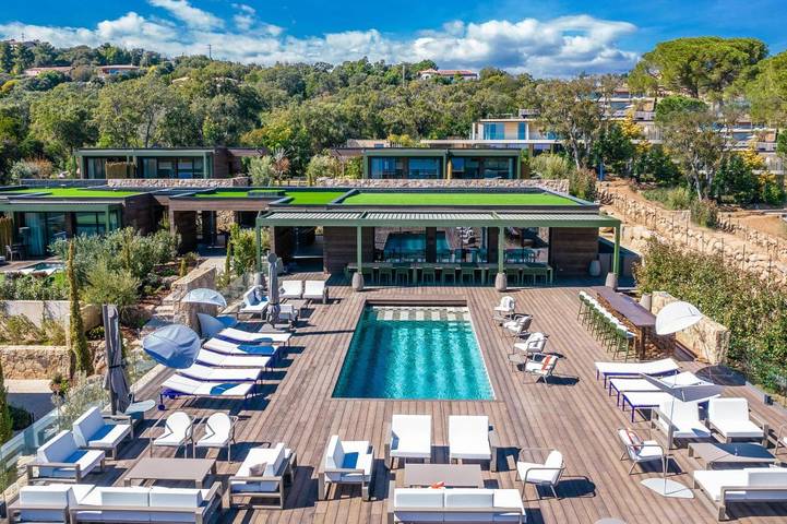 Hôtel pour 2 personnes, avec piscine ainsi que jacuzzi et jardin, animaux acceptés
