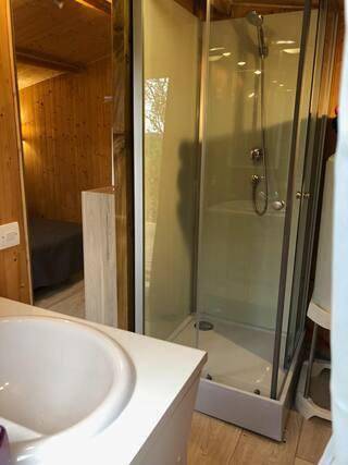 Location de vacances pour 2 personnes, avec terrasse et vue ainsi que piscine et jardin à Madaillan - 3