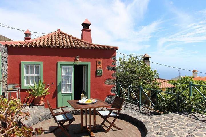 Apartamento para 3 personas, con piscina además de terraza y jardín en Fuencaliente de La Palma