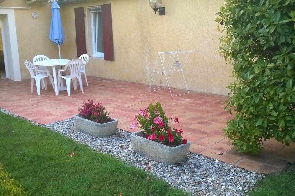 La Bakénia, gite T2 \"Nissou\" with pool and air conditioning in Villeneuve-sur-Lot, Villeneuve-sur-Lot region