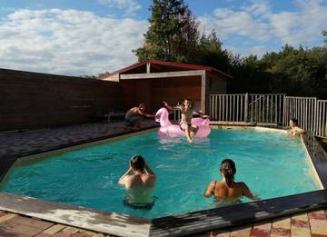 Gîte pour 5 personnes, avec terrasse ainsi que jardin et piscine dans la Sarthe