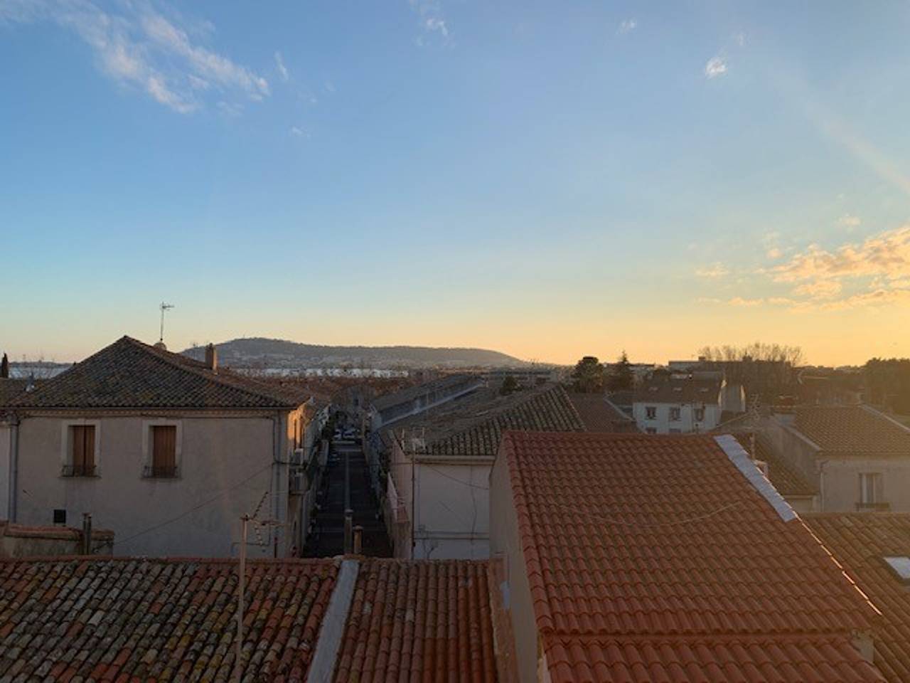 Appartement entier, Charmant T3 à 15 min des Thermes de Balaruc, terrasse, clim, wifi et parking gratuit - 4 pers. in Balaruc-les-Bains, Côte d'Améthyste