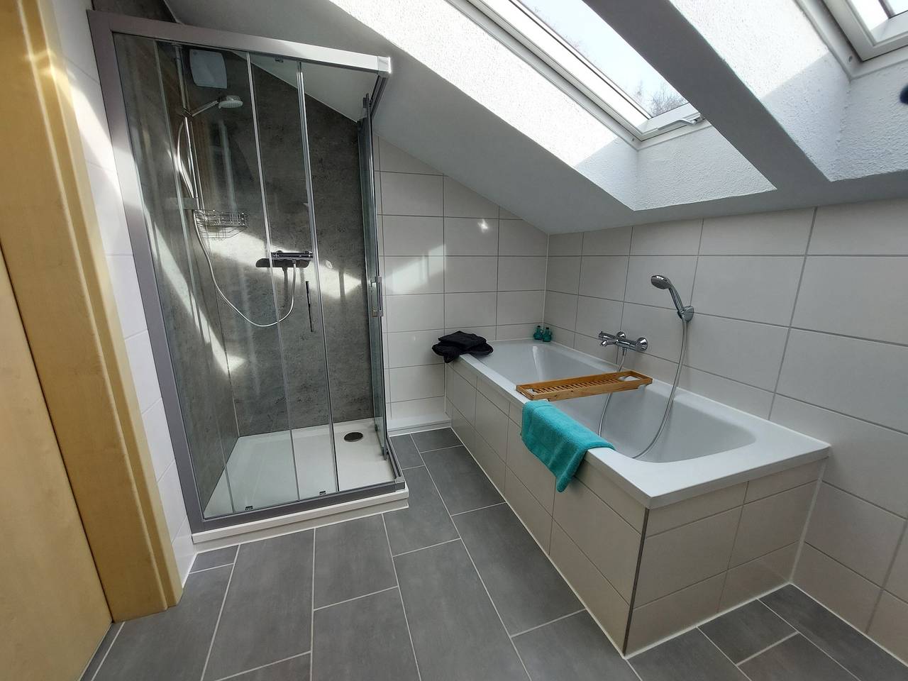 Ganze Wohnung, Ferienwohnung Abel mit Balkon, Wlan, Wallbox und Klimaanlage in Nähe Klinikum und Rehazentrum in Oldenburg, Oldenburger Münsterland