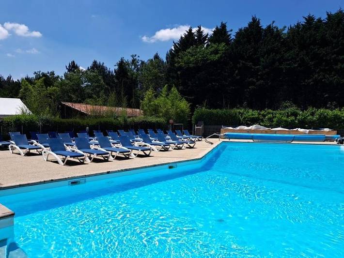 Camping pour 4 personnes, avec Bassin pour enfant
