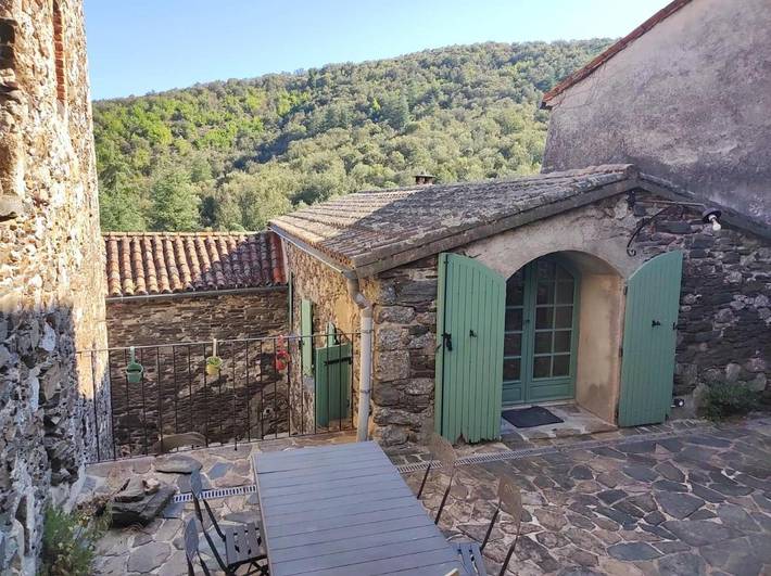 Location de vacances pour 6 personnes, avec Terrasse ainsi que Jardin et Vue à Saint-André-de-Majencoules