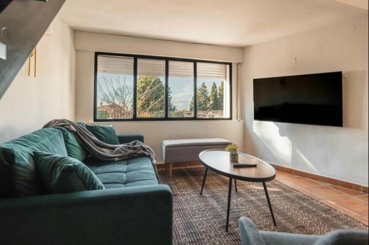 Location de vacances pour 8 personnes, avec piscine ainsi que vue et jardin à Alfacar - 3