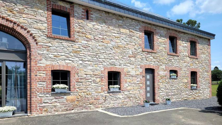 Gîte pour 2 personnes, avec Terrasse ainsi que Jardin et Piscine dans Bellevaux-Ligneuville