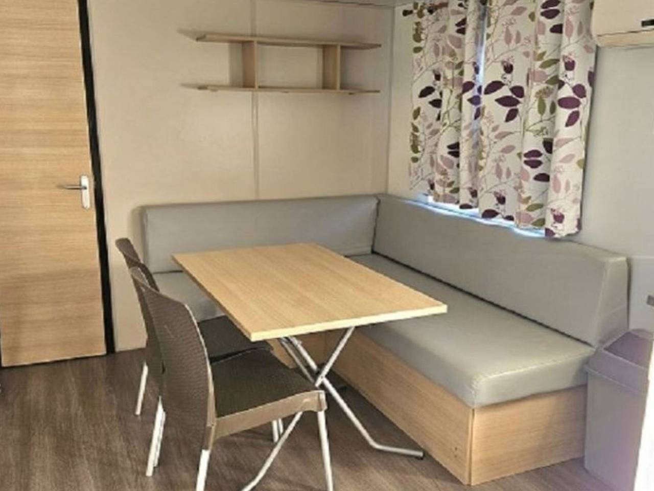 Mobilheim für 6 Pers mit Terrasse in Charlieu in Charlieu, Roanne und Umgebung