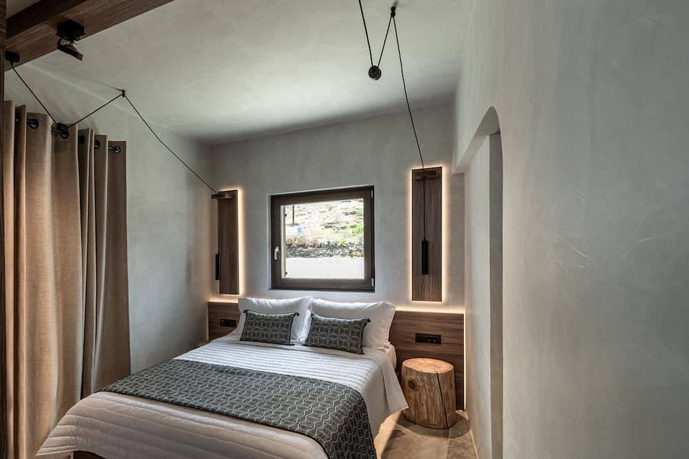 Deluxe Villa with Hot Tub in Vourvoulos, Santorin