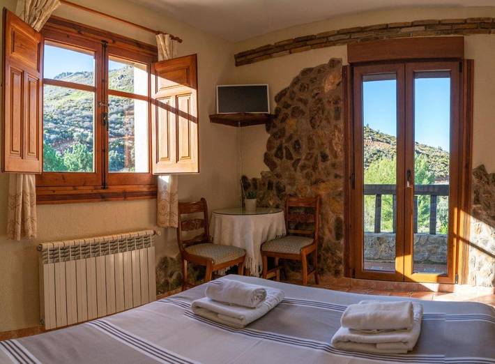 Alojamiento y desayuno para 4 personas, con Terraza y Jardín además de Piscina y Vistas en Güejar Sierra - 4