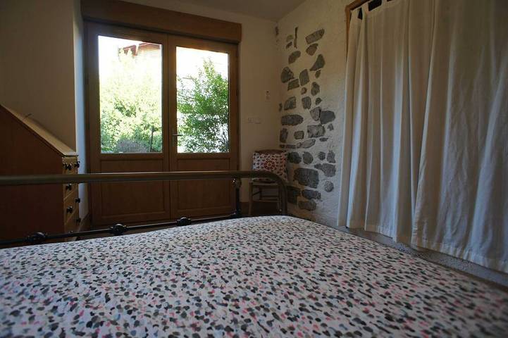 Location de vacances pour 6 personnes, avec jardin à Giez - 3