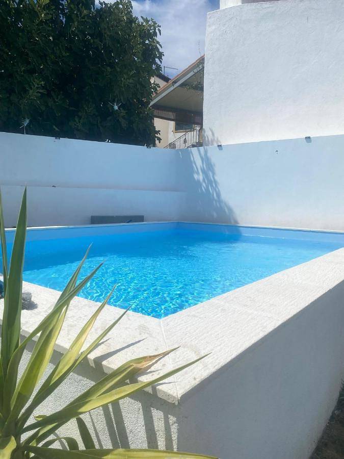 Gîte pour 10 personnes, avec vue ainsi que piscine et terrasse dans Nisa