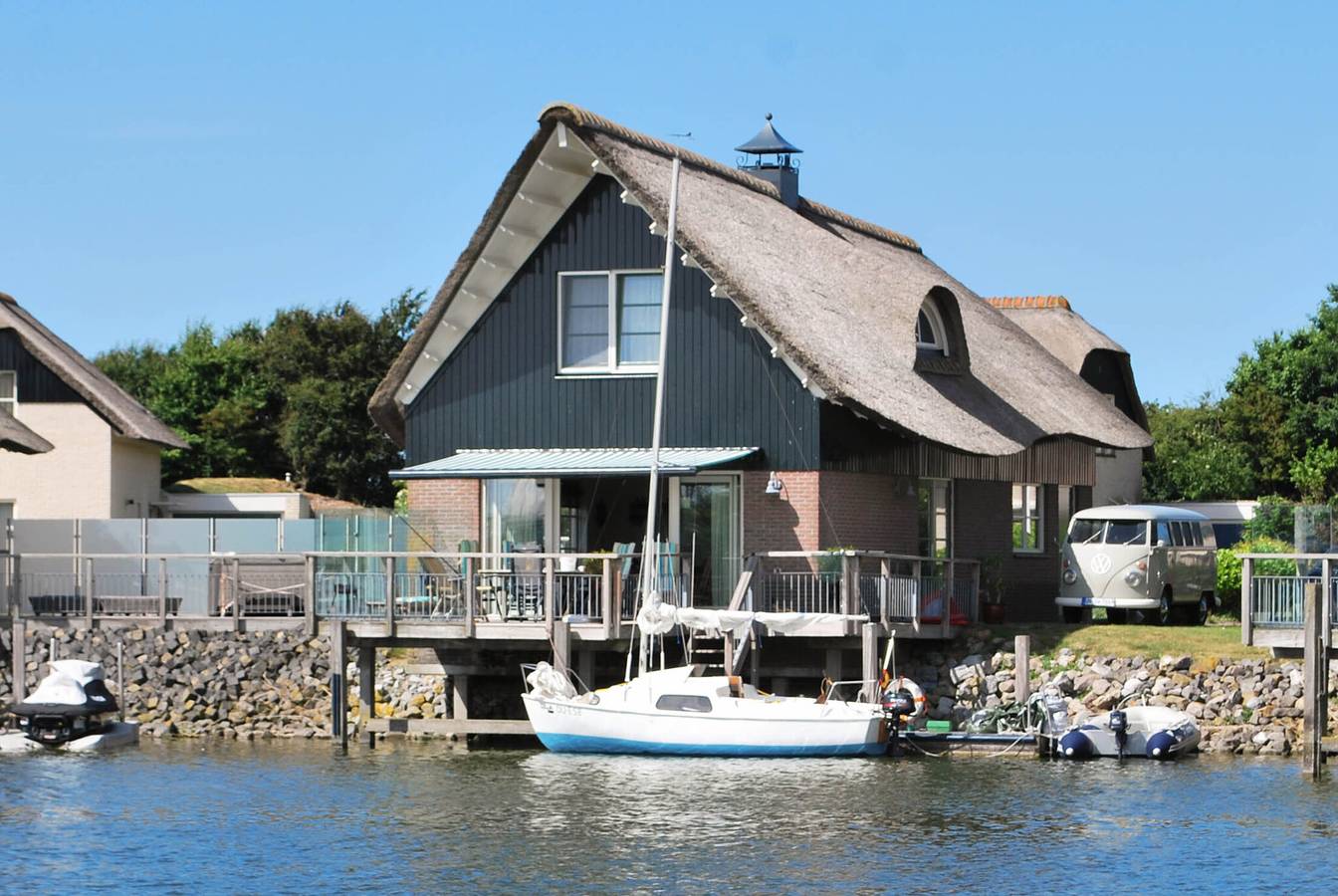 Beach Resort Makkum — Fisherman's villa with sauna - 6 persons in Makkum, Lake Ijssel